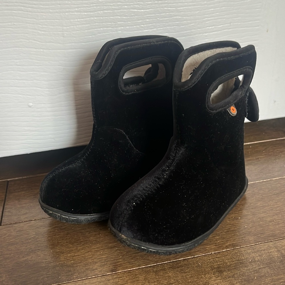Black Velvet baby Bogs size 6 toddler